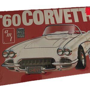 NIB 1/25 Scale AMT 1960 Corvette Model Kit